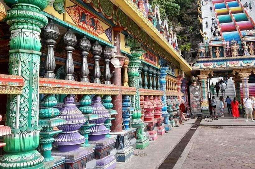 Kuala Lumpur: Kuala Gandah and Batu Caves Private Trip - Guides and drivers: the difference between a trip and an experience