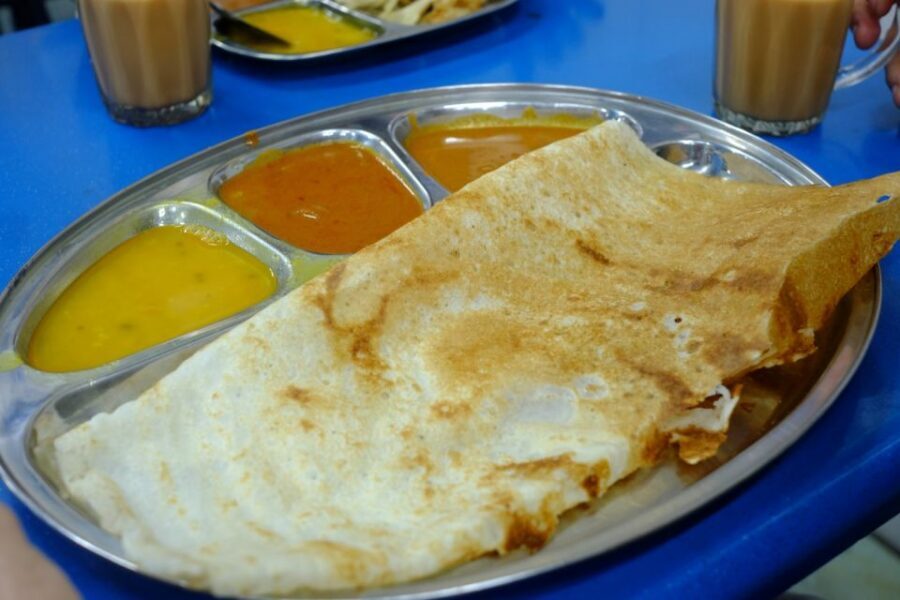 Kuala Lumpur: Nightlife Street Food Tour with 6 Tastings - Roti Canai and Beef Meatballs: Comfort Food Across Cultures