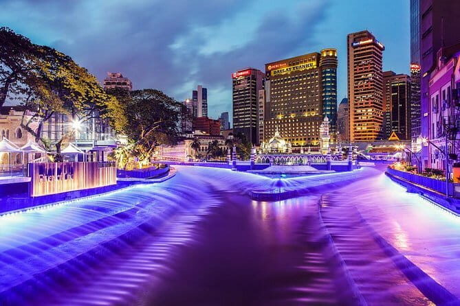 Kuala Lumpur: Nightlife Walking Tour with Local Guide - The Liuli Crystal Fountain and UR-MU: Symbolic Art at Street Level