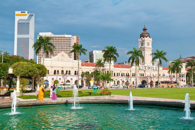 Kuala Lumpur Notable Landmarks & City Highlights Tour - Merdeka Square and Istana Negara: independence photos and palace courtyard drama