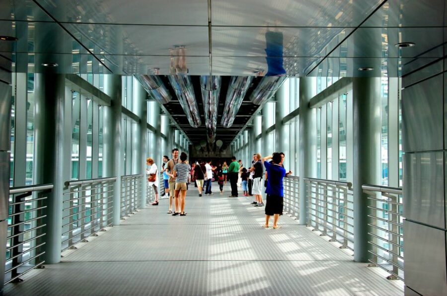 Kuala Lumpur Petronas Towers e-Tickets - SkyBridge Crossing: The Most Memorable Part in Motion