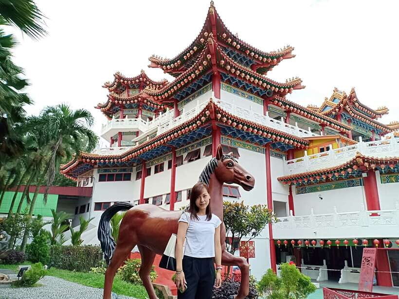 Kuala Lumpur: Private Batu Cave, National Mosque Tour, Lunch - Thean Hou Temple: a hilltop temple with city views