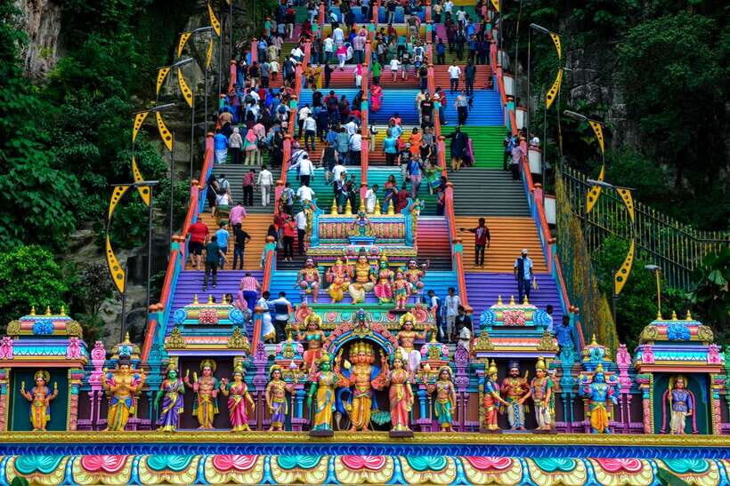 Kuala Lumpur: Private Batu Cave, National Mosque Tour, Lunch - Batu Caves: monkeys, temples, and the payoff of the climb