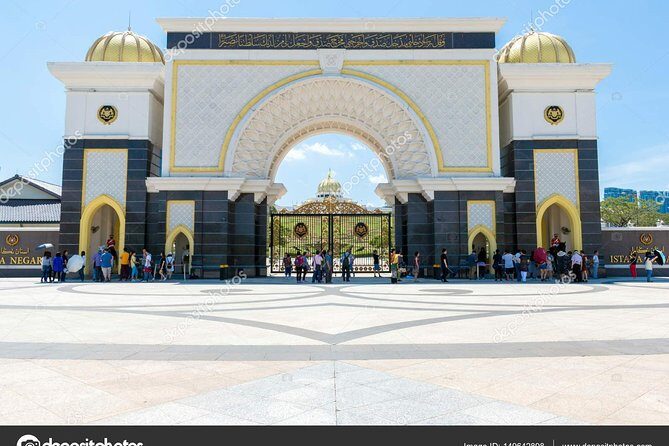 Kuala Lumpur Private City Highlights Tour - Istana Negara and the National Monument: monarchy meets memory