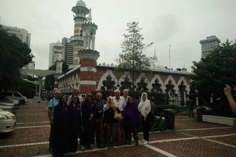 Kuala Lumpur: Private custom walking tour with a local guide - Who this Kuala Lumpur walking tour suits best