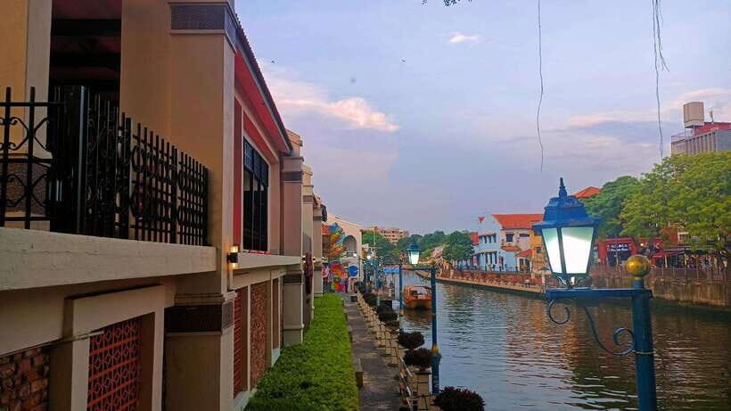 Kuala Lumpur: Private Malacca Night Tour w/Cruise & Trishaw - From the Straits viewpoint to independence landmarks