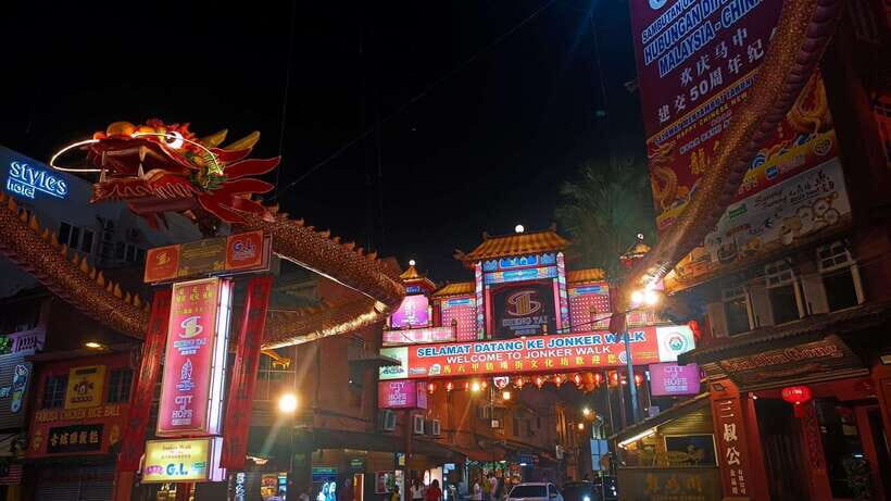 Kuala Lumpur: Private Malacca Night Tour w/Cruise & Trishaw - Trishaw ride: a slower, louder way to see Malacca streets