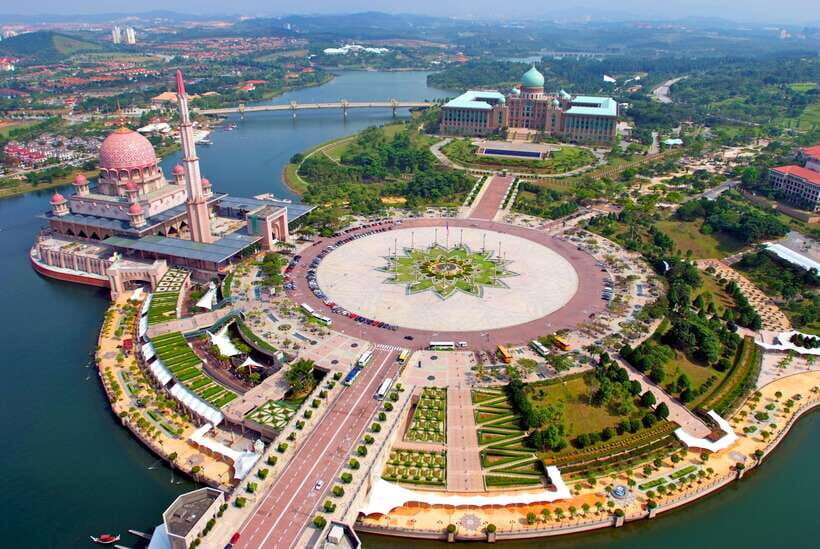 Kuala Lumpur, Putrajaya & Batu Caves Tour - KL Tower: skyline payoff after the icon parade