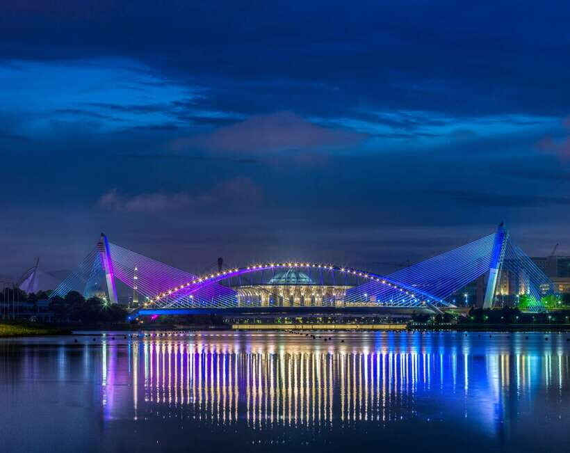 Kuala Lumpur: Putrajaya City Tour with Lake Cruise - Putrajaya International Convention Centre: A Quick Architectural Breather