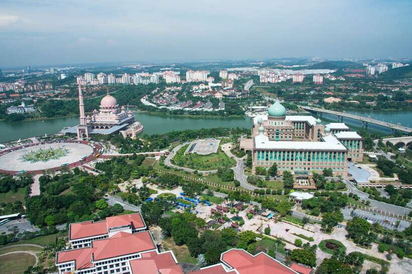 Kuala Lumpur: Putrajaya City Tour with Lake Cruise - The Lake Cruise Finale: When You Get the Boat, You Get the Money Shot