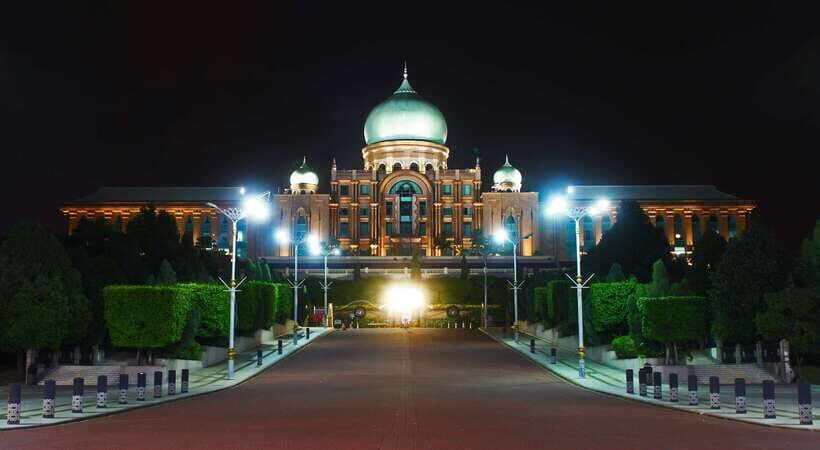 Kuala Lumpur: Putrajaya City Tour with Lake Cruise - Perdana Putra: The Federal Capital’s White House Moment