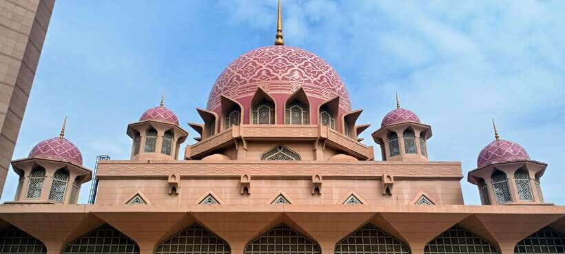 Kuala Lumpur: Putrajaya Tour with Traditional Boat Cruise - Getting From Kuala Lumpur to Putrajaya Without the Headache