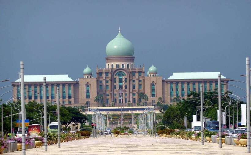 Kuala Lumpur: Putrajaya Tour with Traditional Boat Cruise - Value for $30: What You Really Get in This Half-Day
