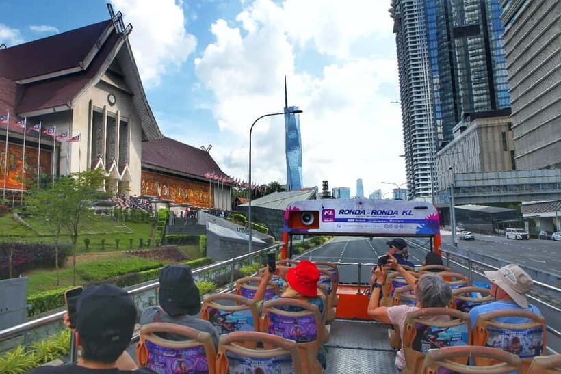 Kuala Lumpur: Ronda Hop-On Hop-Off City Sightseeing Bus Pass - Garden Route: Chinatown, Central Market, Little India, museums, and Merdeka Square