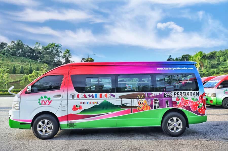 Kuala Lumpur: Sightseeing by Private Vehicle with Driver - What the day feels like: hotel pickup, waiting, and air-conditioned comfort