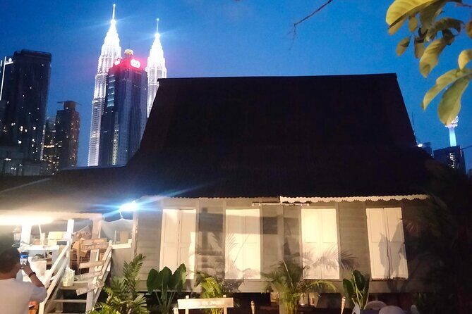 Kuala Lumpur Sunset Evening Cycling Tour - Petaling Street Market: Alley Lights and Mural Stops