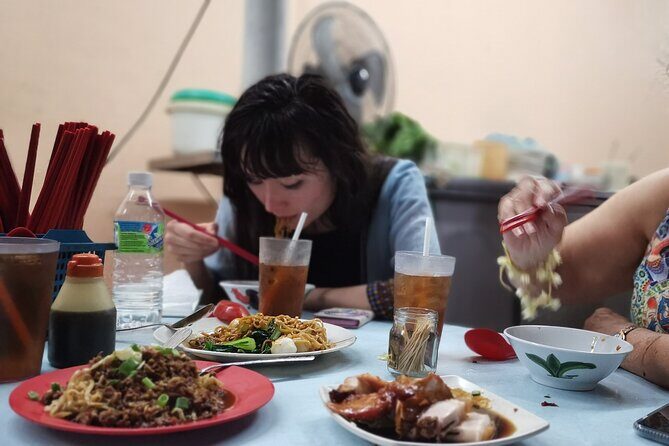 Kuala Lumpur Walk, Eat & See Tour - Stop 3: Central Market Quick Hit and Art-House Alley Energy
