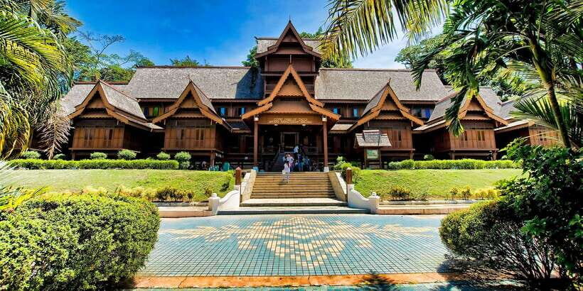 Malacca: Historical Private Malacca Tour from Kuala Lumpur - Dutch Square, Christ Church, and A Famosa Fort: The Colonial Core