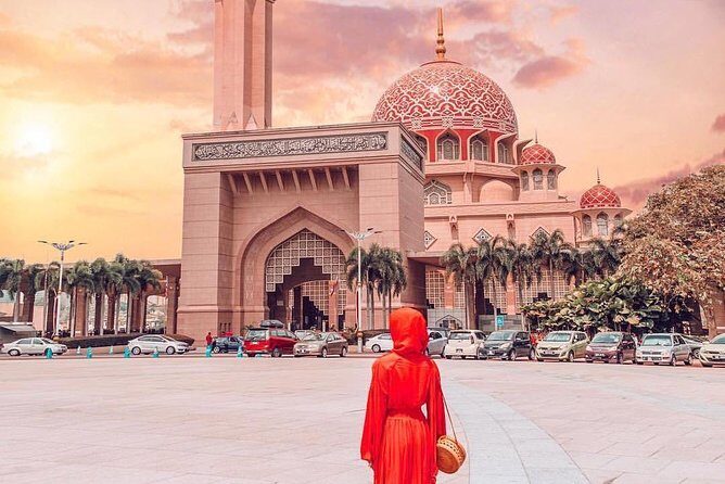 Malacca Instagram Tour: Most Famous Spots (Private & All-Inclusive) - Putra Mosque by Putrajaya Lake: A Modern Start With Big Photo Potential