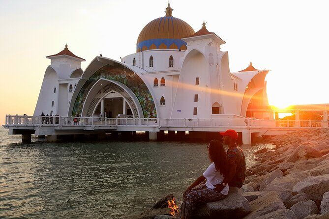 Malacca's Famous Spots: Private Day Tour - Jonker Street and Red Square: Chinatown Energy Meets Dutch-Era Landmarks