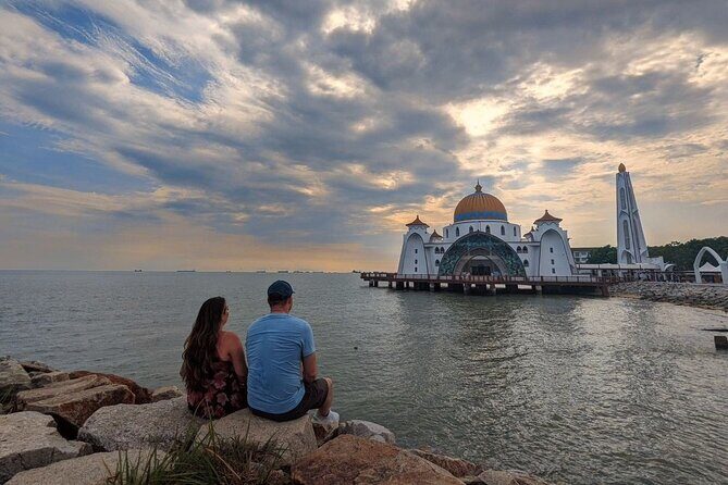 Malacca's Famous Spots: Private Day Tour - Malacca Straits Mosque: Modern Islamic Architecture Over the Water