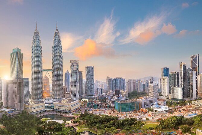 Malaysia Petronas Twin Tower Observation Deck E-Tickets - The sky bridge walk: photos, angles, and crowd pressure
