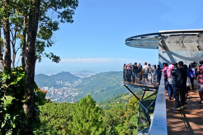 Penang Full Day Tour with Penang Hill, Kek Lok Si & Fruit Farm - Penang batik factory: design you can watch being made
