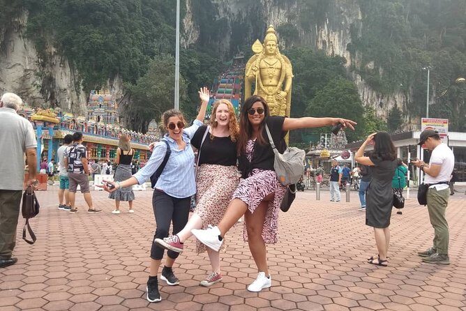 Perfect Day: Kuala Lumpur City, Batu Caves & Fireflies Tour - Petronas Twin Towers and KLCC Park: make the most of the photo windows
