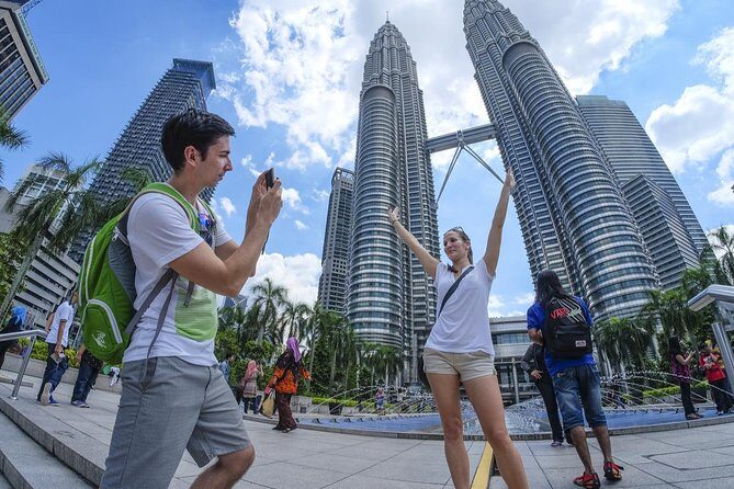 Petronas Twin Tower Tickets & Top Ten Wonder of Kuala Lumpur Tour - Petronas Twin Towers: Skybridge and the 170m observation deck