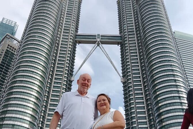 Petronas Twin Towers Special Entrance & Dining With Expert Guide - Dining on the 42nd Floor: Snacks, Tea, and a Serious City-View Break