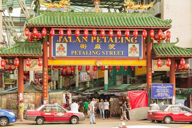 Private Batu Caves, National Mosque & Religious Tour with Lunch - Petaling Street and Chinatown food stalls: a quick taste of local trading