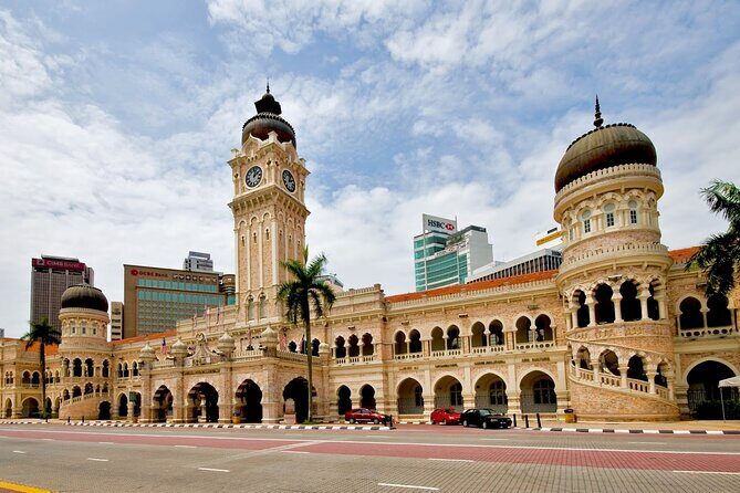 Private FullDay Tour includes Petronas Twin Towers & Batu Caves - Guide style: what you gain (and what you may not)