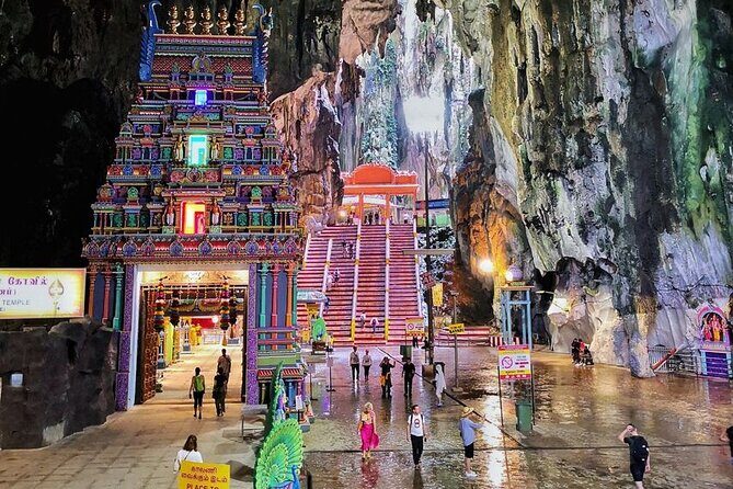 Private Half-Day Batu Caves and Cutural Tour in Kuala Lumpur - National Mosque (Masjid Negara): 13 acres of gardens and a key Friday rule