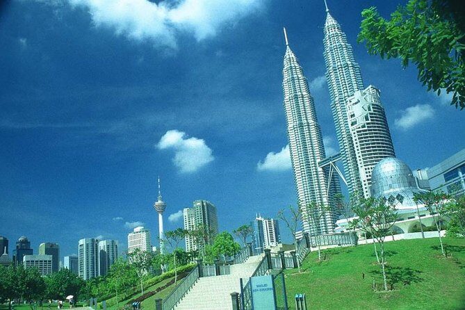 Private Half-Day Kuala Lumpur City Exploration Tour - National Monument: Bronze, WW2 Memory, and a Place to Pause