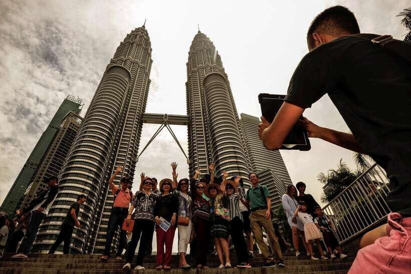 Private KL City Tour with Petronas Twin Towers & Batu Caves - Petronas Twin Towers: Observation Deck + Skybridge views you’ll remember
