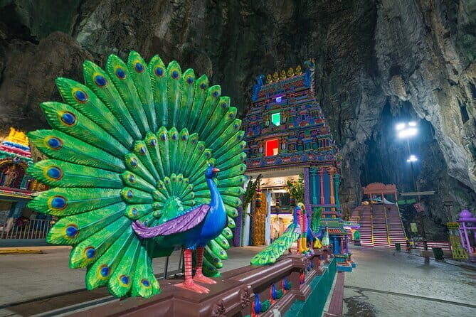 Private Kuala Lumpur City Tour : Petronas Twin Tower & Batu Caves - National Monument, Istana Negara: quick stops with big meaning
