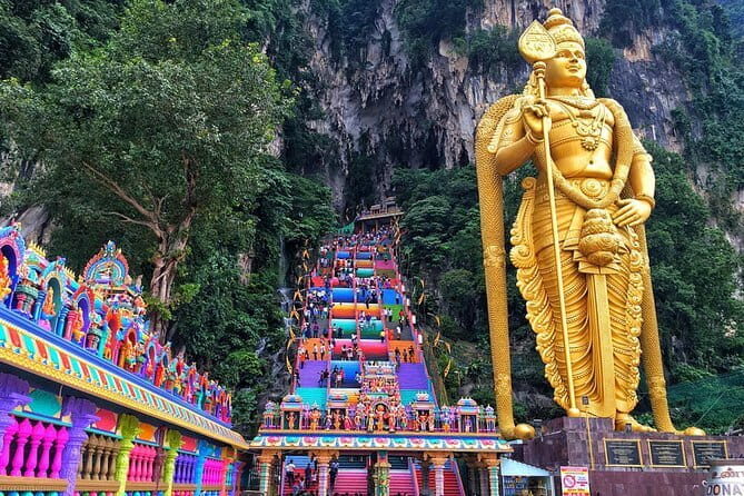 Private Kuala Lumpur City Tour : Petronas Twin Tower & Batu Caves - Thean Hou Temple: ornate Chinese temple close to the finish