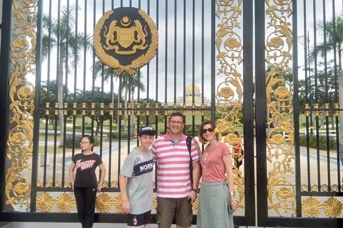 Private Kuala Lumpur Shore Excursions - Istana Negara and the National Monument: what to look for in limited time
