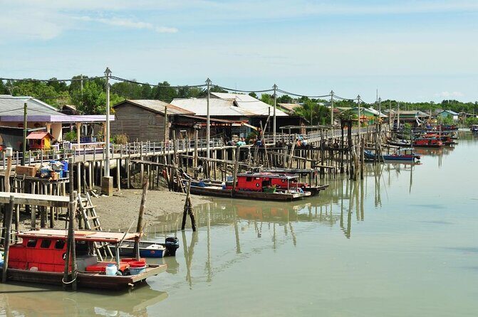 Private Tour: Crab Island Sightseeing Boat Ride and Seafood Lunch - A private half-day that mixes Pulau Ketam with Kuala Lumpur