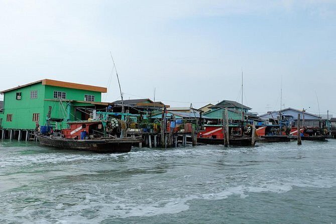 Private Tour: Crab Island Sightseeing Boat Ride and Seafood Lunch - Selangor King Palace, the Blue Mosque, and Thean Hou Temple: photo stops with real meaning