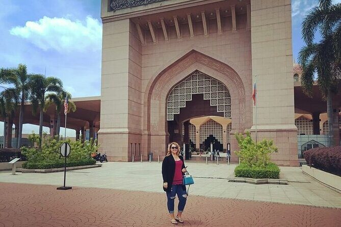Putrajaya City Tour From Kuala Lumpur - Seri Wawasan Bridge: the futuristic opener