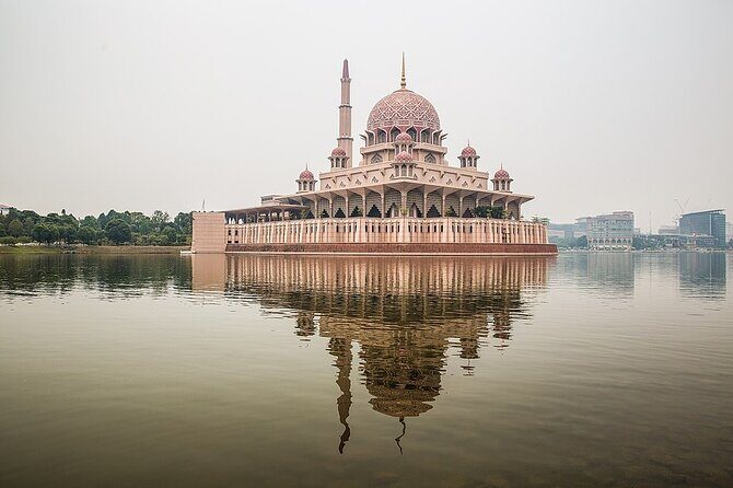 Putrajaya City Tour from Kuala Lumpur - Seri Wawasan Bridge: the sailing-ship cable bridge