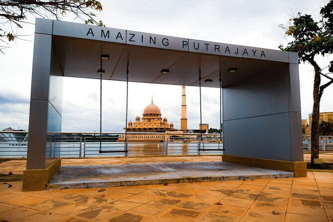 Putrajaya Tour From Kuala Lumpur Includes Batu Caves - How this Putrajaya and Batu Caves day trip works