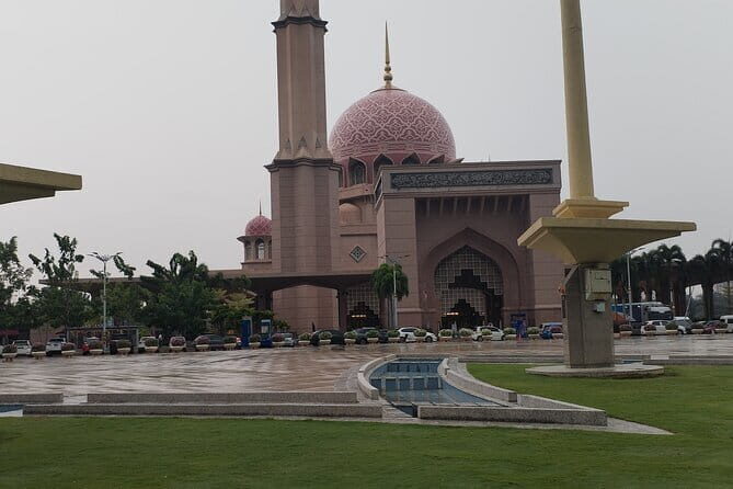 Putrajaya Tour From Kuala Lumpur Includes Batu Caves - Putra Mosque and Masjid Besi: two principal mosques, two different vibes