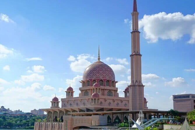 Putrajaya Tour From Kuala Lumpur Includes Batu Caves - Transportation, comfort, and why the 4–5 hour window works