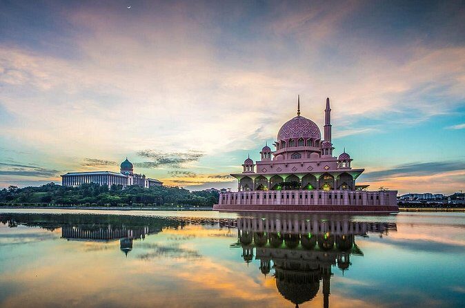 Putrajaya Tour with Traditional Boat Cruise & Pink Mosque (Private) - Putrajaya Lake: where the city’s design becomes a visual story