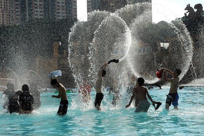 Sunway Lagoon Theme Park Day Trip from Kuala Lumpur - Petronas Twin Towers: the quick photo moment