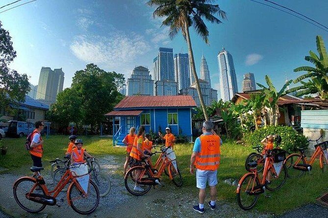 The Best of Kuala Lumpur Classic - Stop-by-stop: Dataran Merdeka, markets, temples, and Petronas