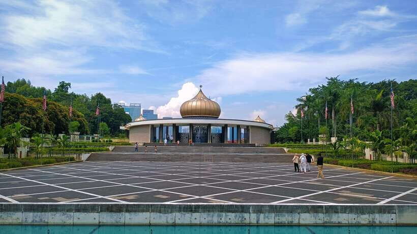 The Great Kuala Lumpur Tour with KL Tower Ticket & Lunch - Optional Batik Factory and Beryl’s Chocolate Kingdom Add-Ons