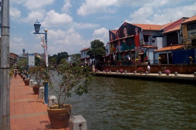 Treasures Of The Far East-Malacca, Museum, Trishaw Ride(Private) - Bukit China: Sam Poh’s Well and temple atmosphere